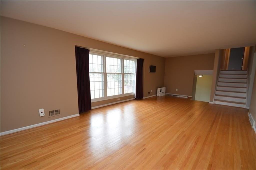 28 Candlewood Dr - Photo 5 of 20