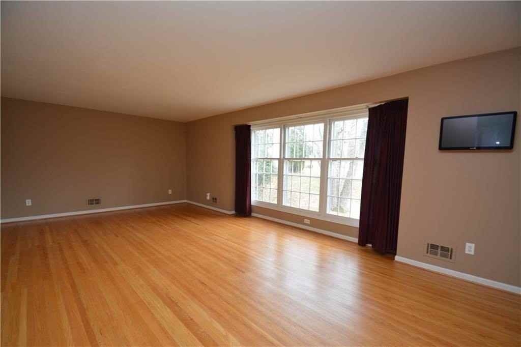 28 Candlewood Dr - Photo 6 of 20