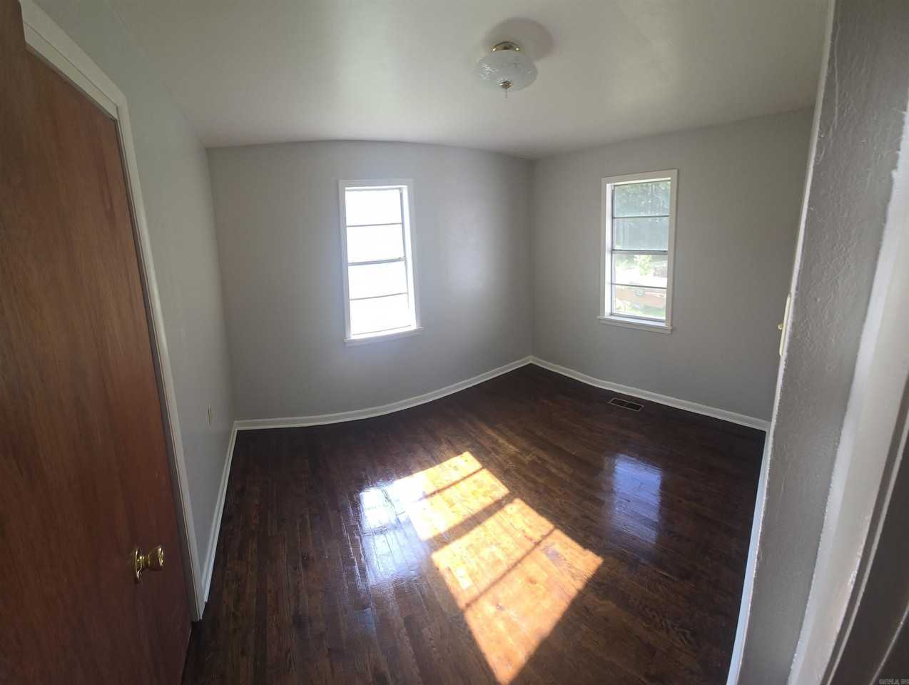 7421 Milford Dr - Photo 3 of 7