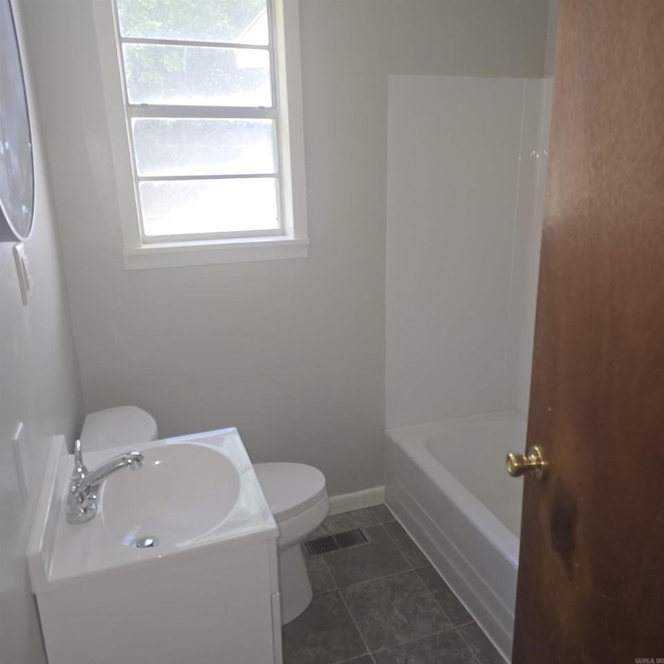 7421 Milford Dr - Photo 7 of 7
