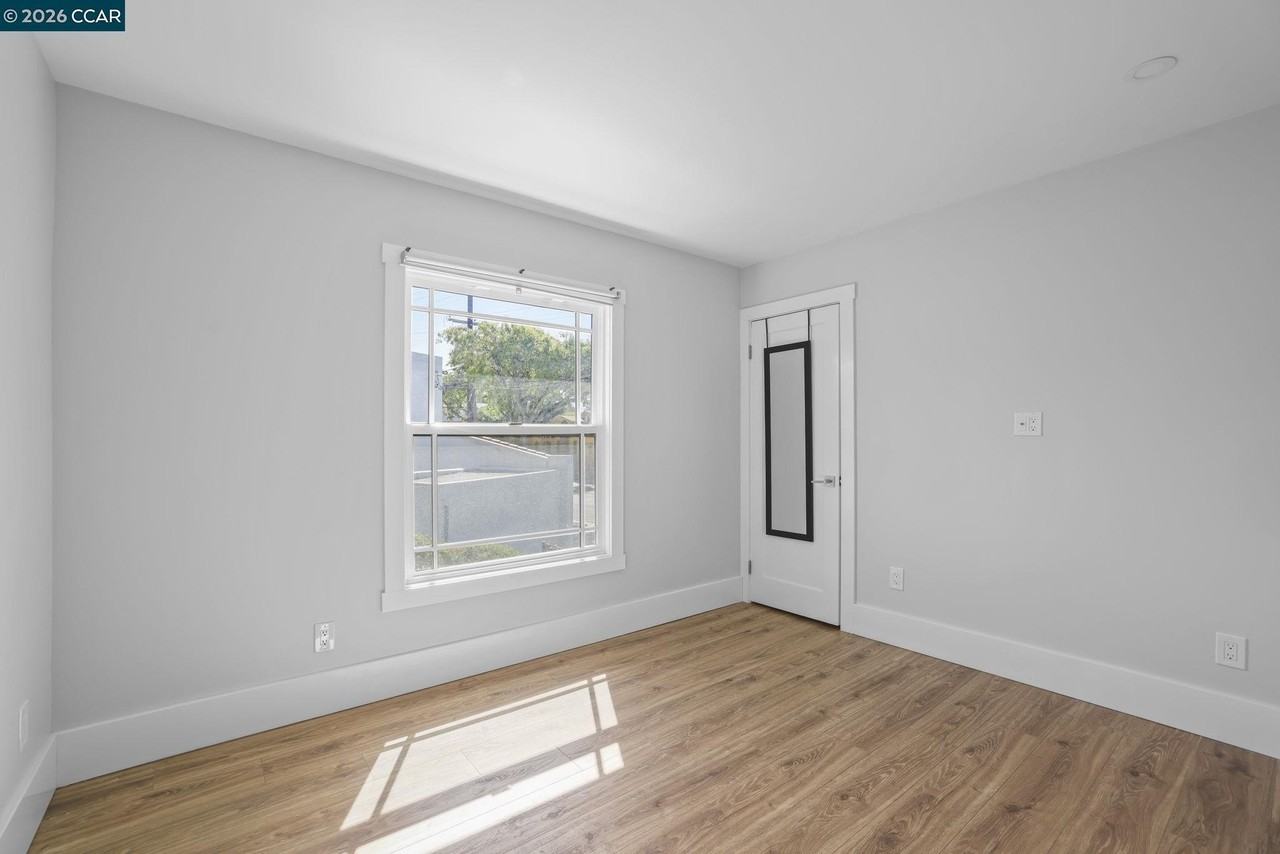 1325 Hopkins St - Photo 7 of 28