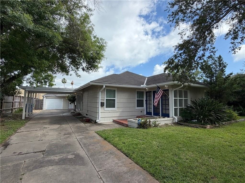 452 Delaine Dr - Photo 2 of 12