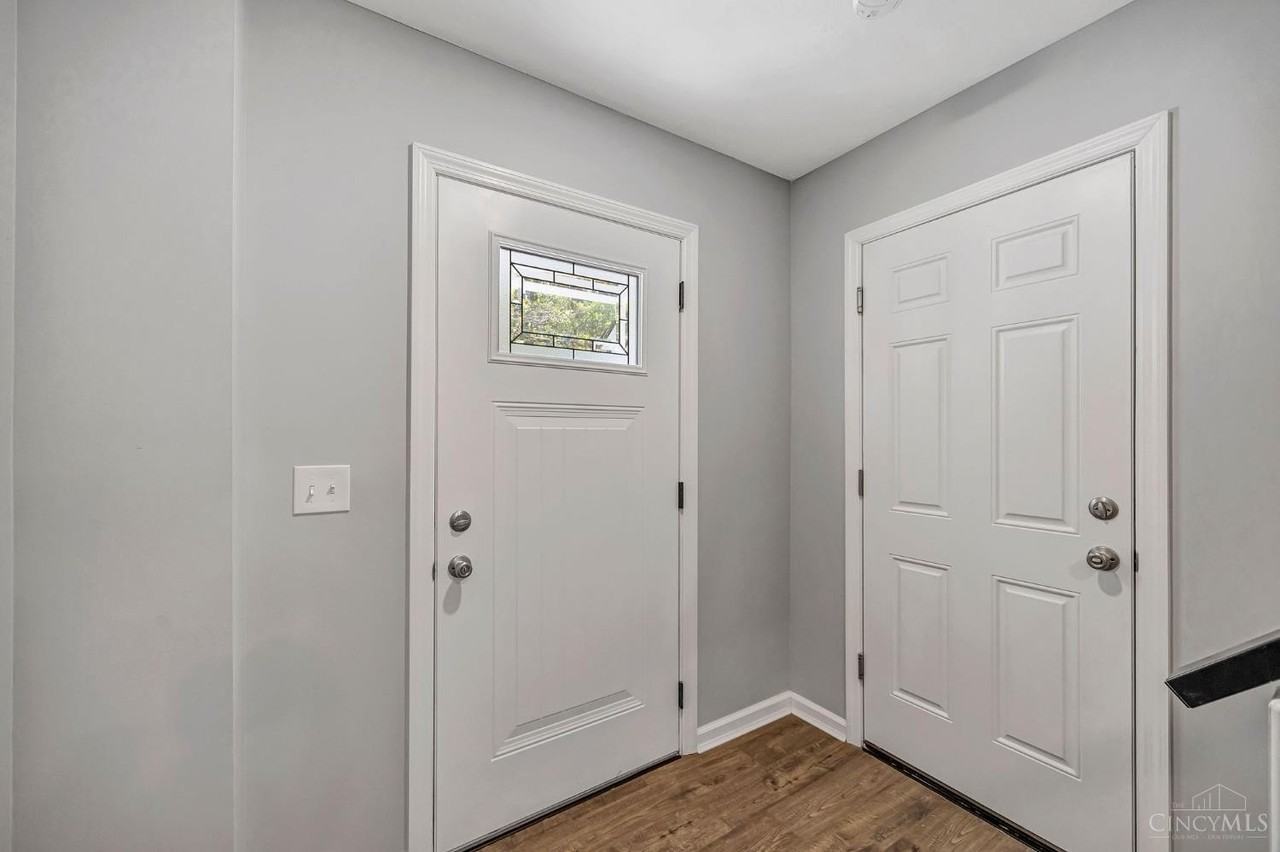 5143 Camargo Pike - Photo 4 of 49