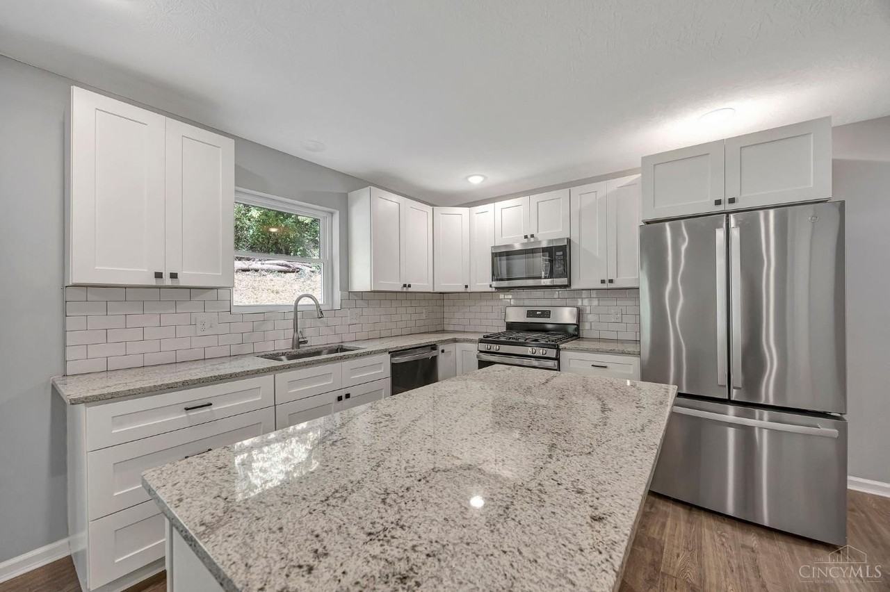 5143 Camargo Pike - Photo 5 of 49