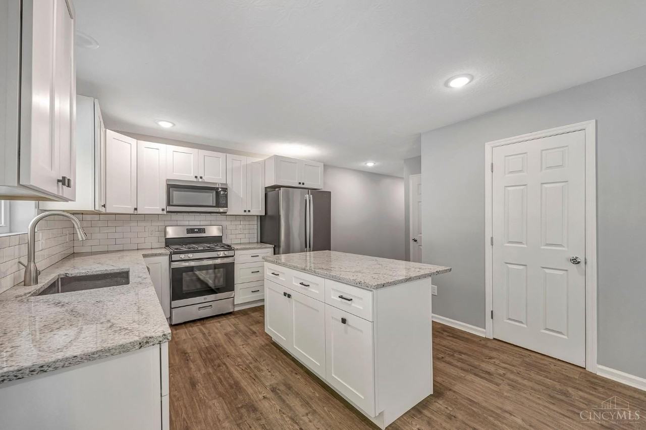 5143 Camargo Pike - Photo 7 of 49
