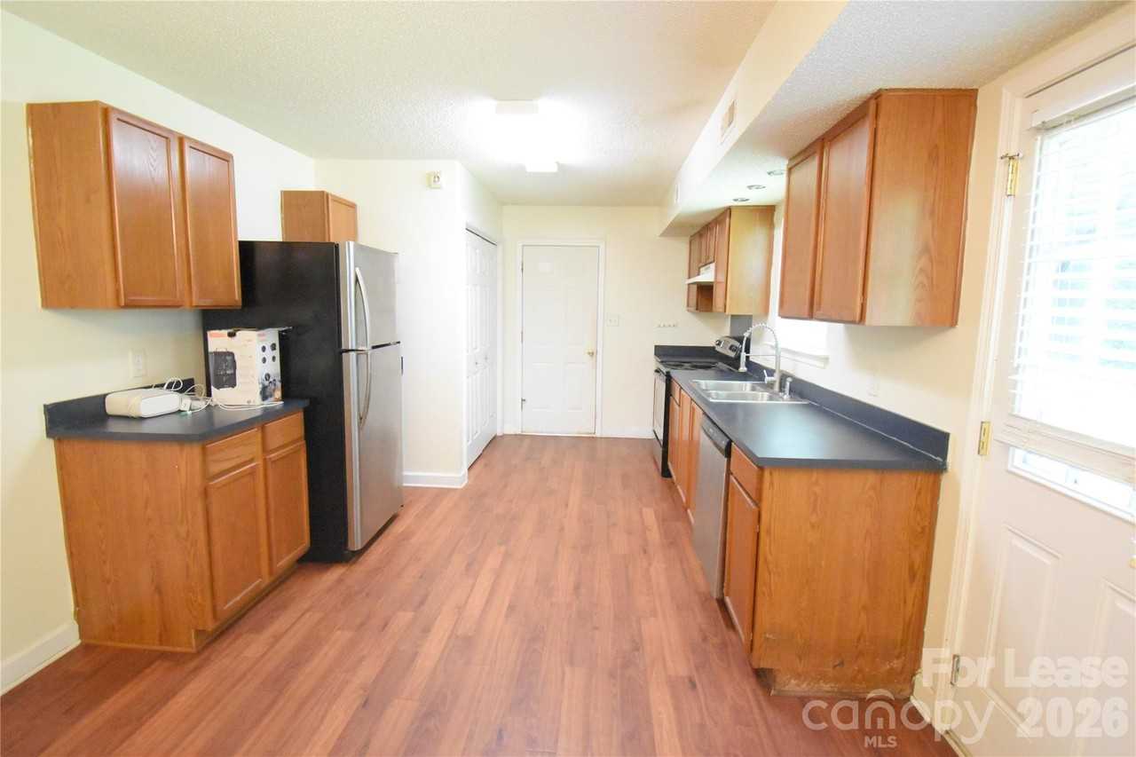 1431 Olde Justin Pl - Photo 3 of 27