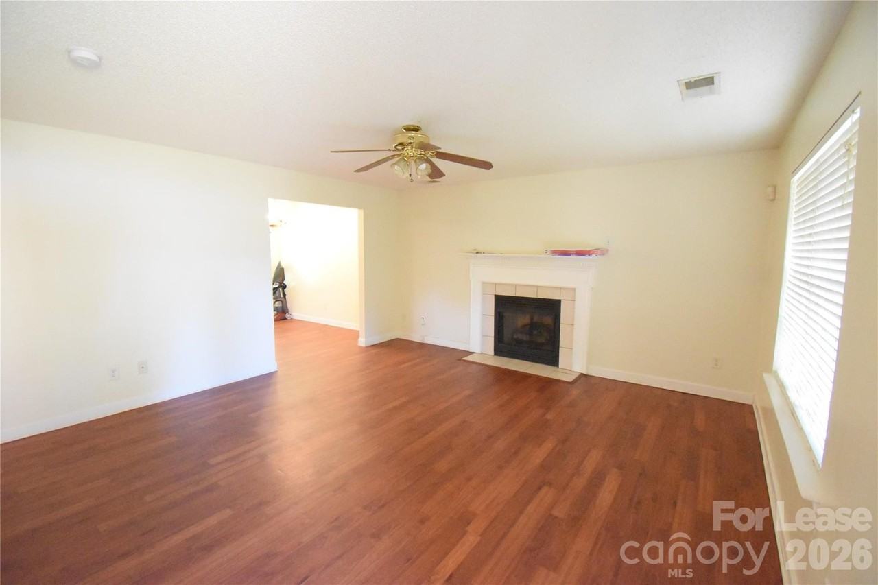1431 Olde Justin Pl - Photo 4 of 27