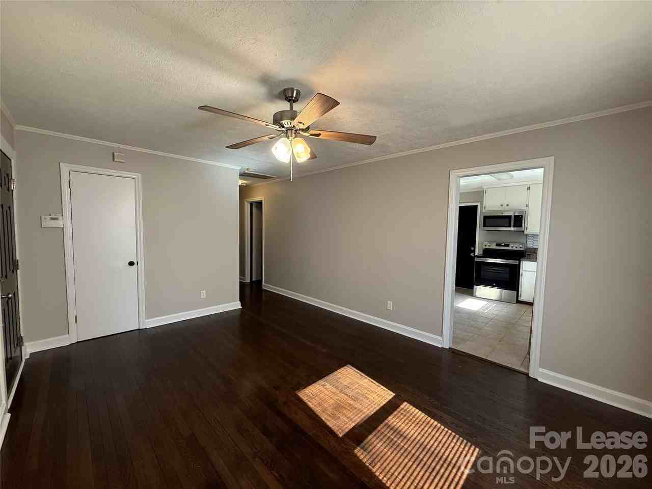 917 Spruce St - Photo 4 of 30