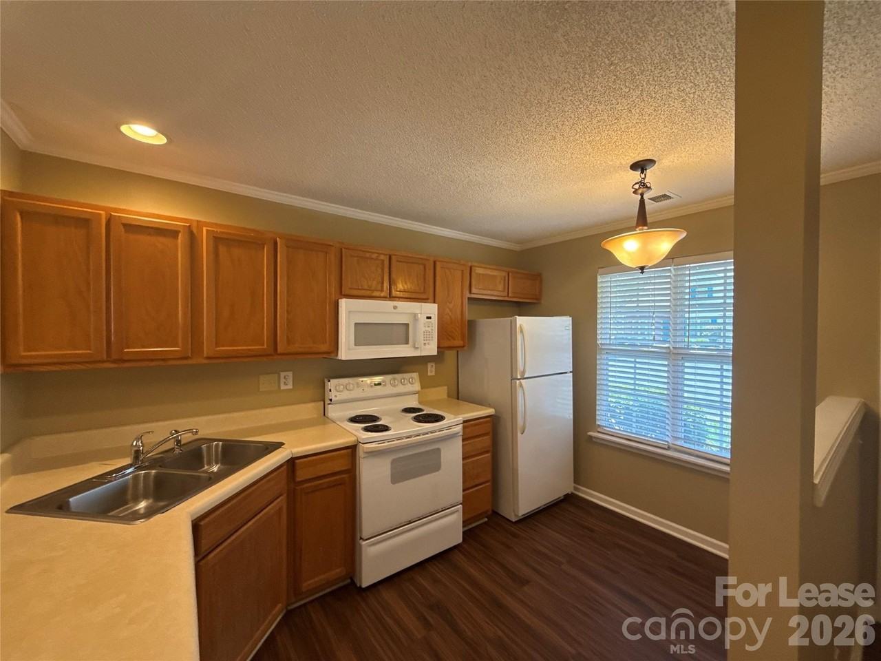 12817 Sickles Dr - Photo 3 of 15