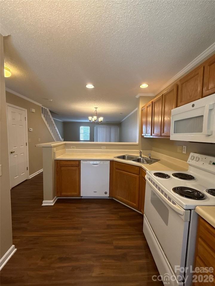 12817 Sickles Dr - Photo 4 of 15