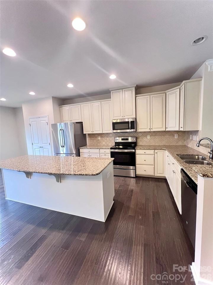 4008 Zilker Park Dr - Photo 3 of 22