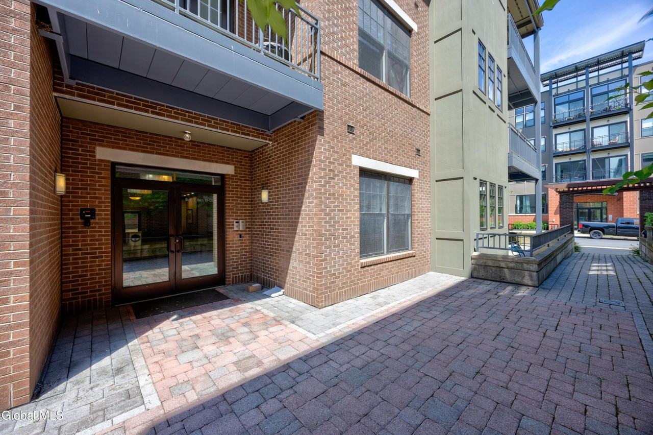 30 Whistler Ct #136 - Photo 2 of 15