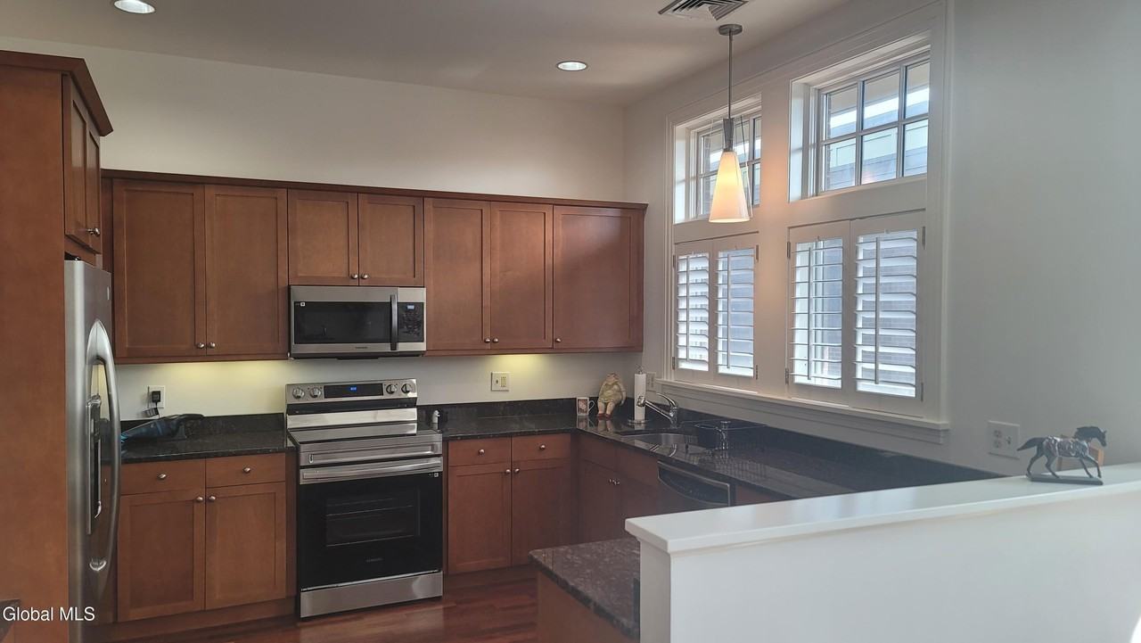30 Whistler Ct #136 - Photo 3 of 15
