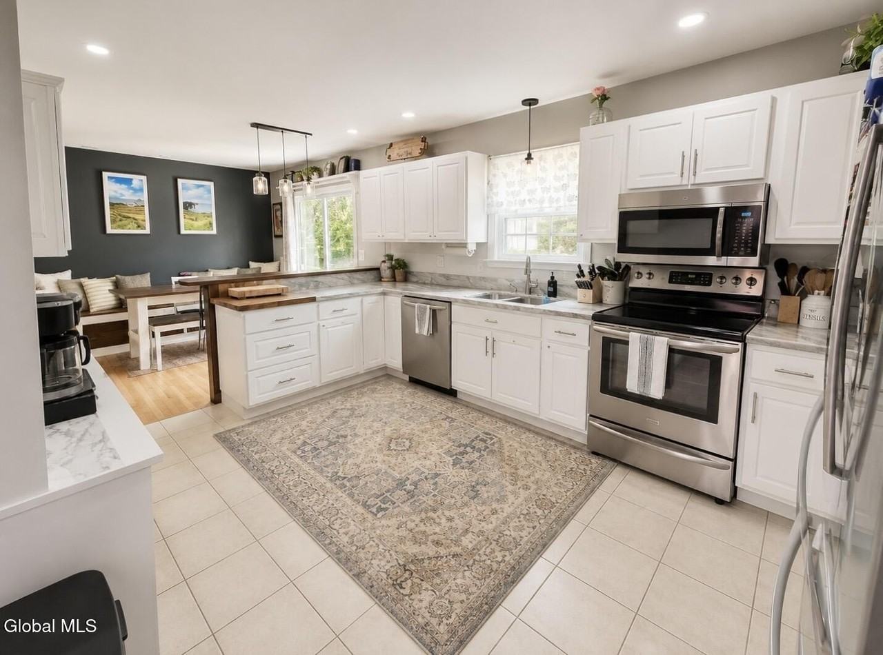 331 Grand Ave - Photo 4 of 15