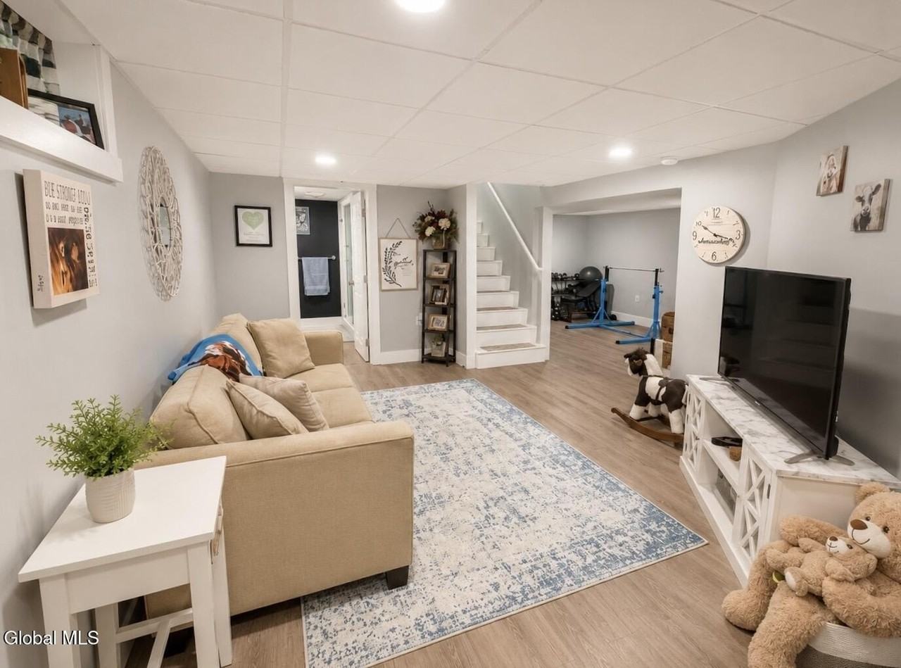 331 Grand Ave - Photo 7 of 15