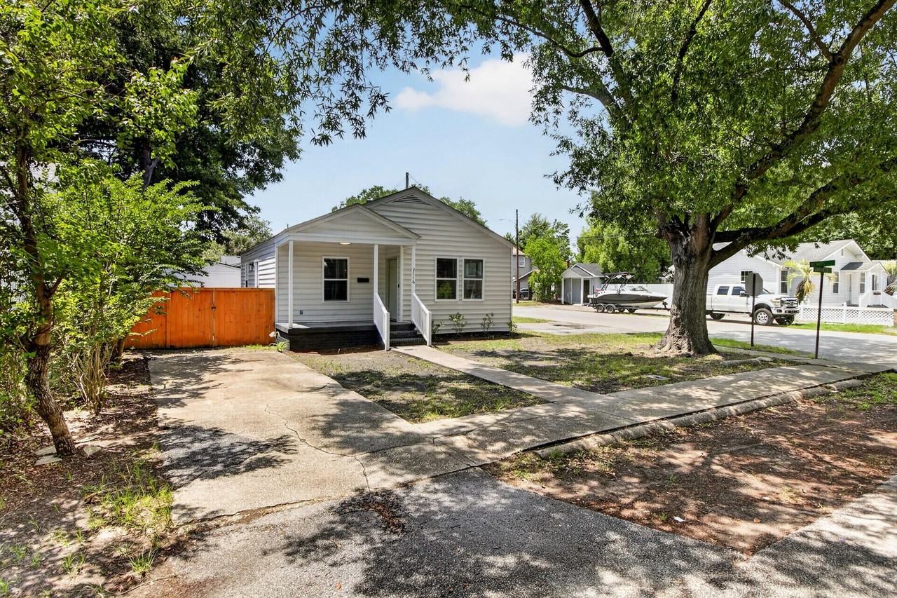 2116 Commander Rd - Photo 3 of 32