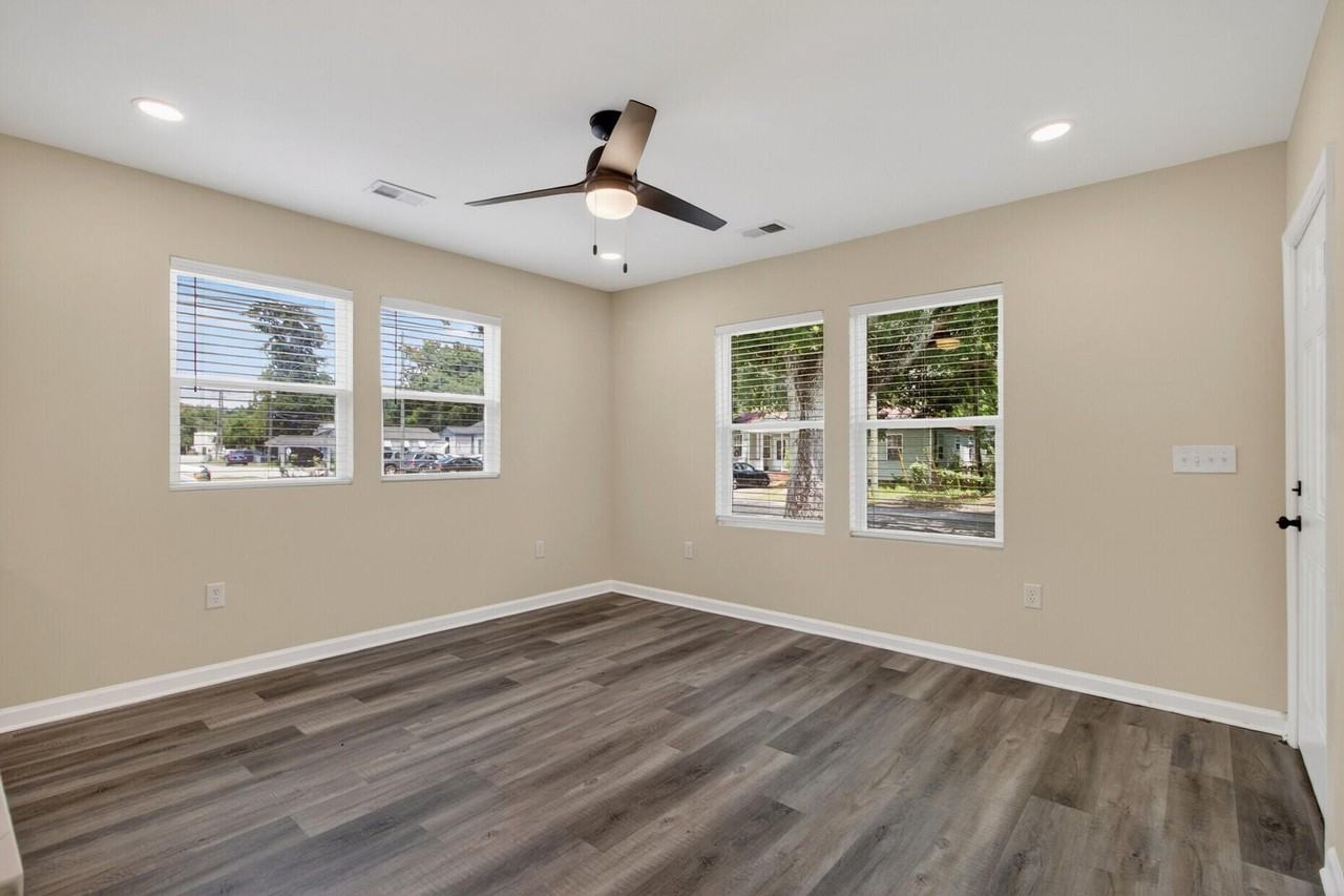 2116 Commander Rd - Photo 6 of 32