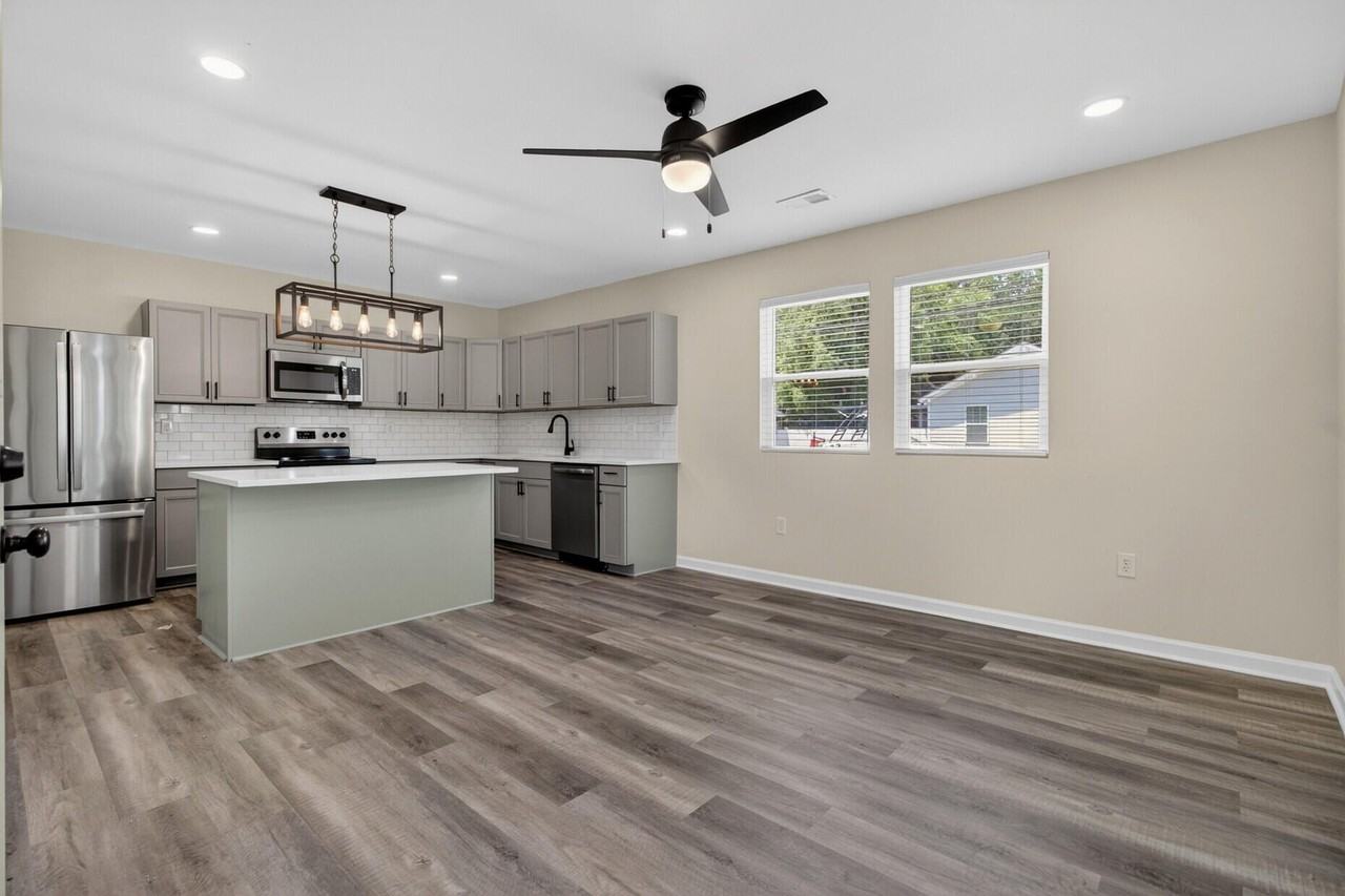 2116 Commander Rd - Photo 7 of 32