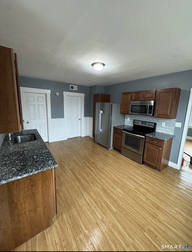 11 Columbia St #2ndFL - Photo 3 of 8