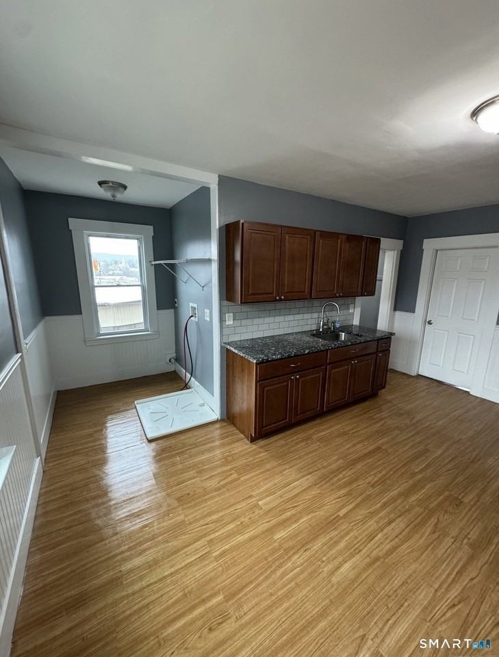 11 Columbia St #2ndFL - Photo 4 of 8