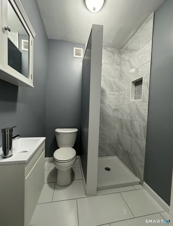 11 Columbia St #2ndFL - Photo 5 of 8