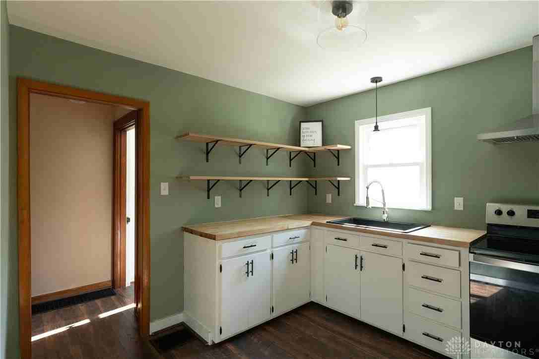 1328 Hanes Rd - Photo 3 of 29