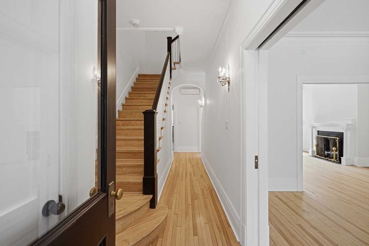 380 Av Lansdowne - Photo 3 of 32