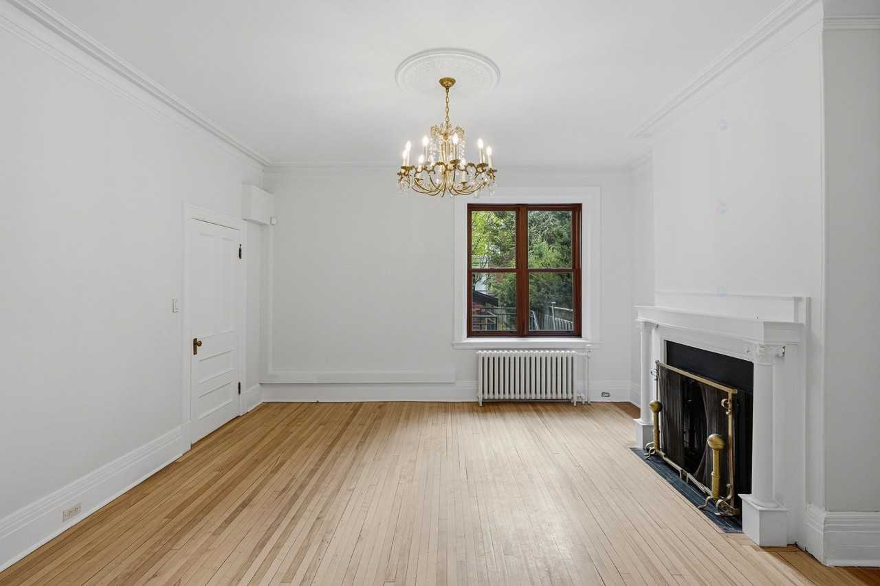 380 Av Lansdowne - Photo 6 of 32