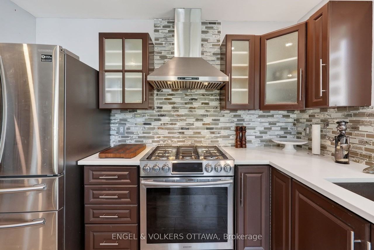 1033 Como Cres - Photo 7 of 29