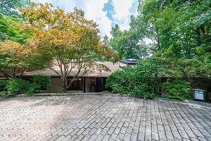 featured image of 130 Huntcliff Pt