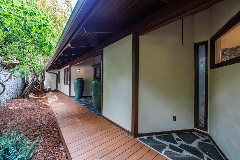 130 Huntcliff Pt - Photo 2 of 50