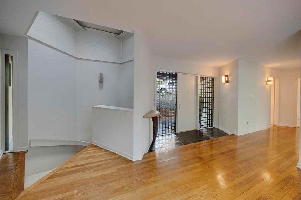 130 Huntcliff Pt - Photo 5 of 50
