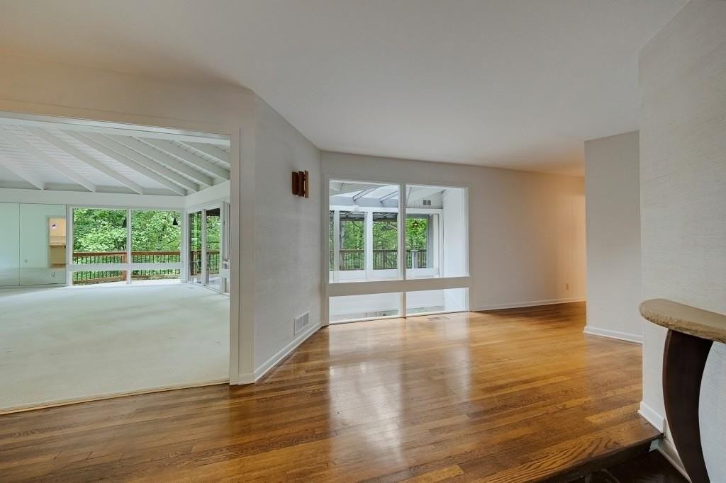 130 Huntcliff Pt - Photo 6 of 50