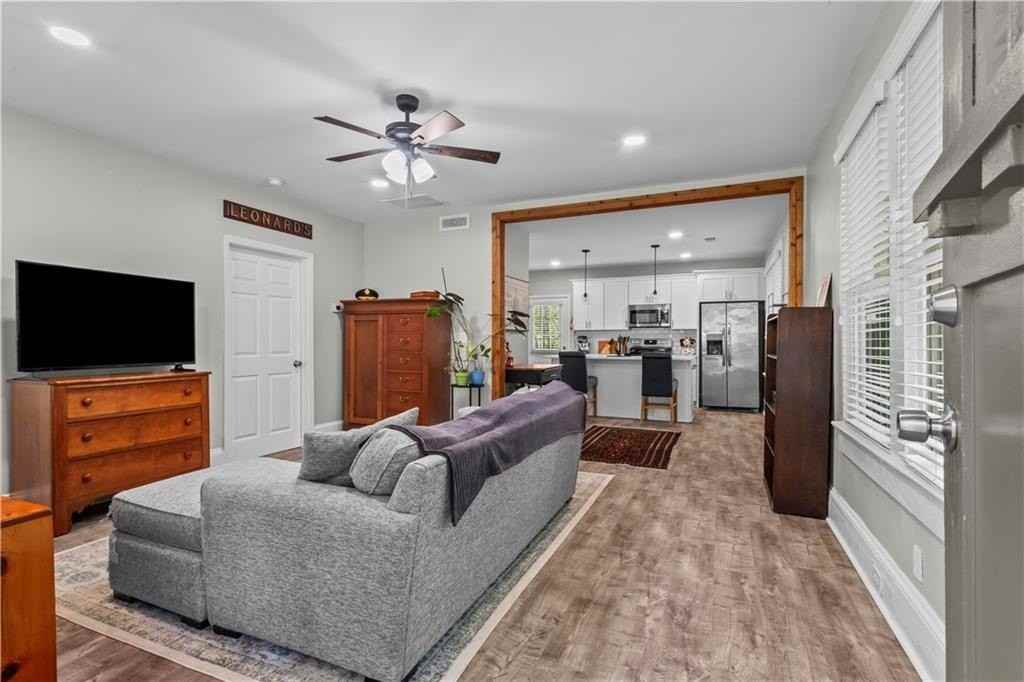 285 Henry St Se - Photo 5 of 21