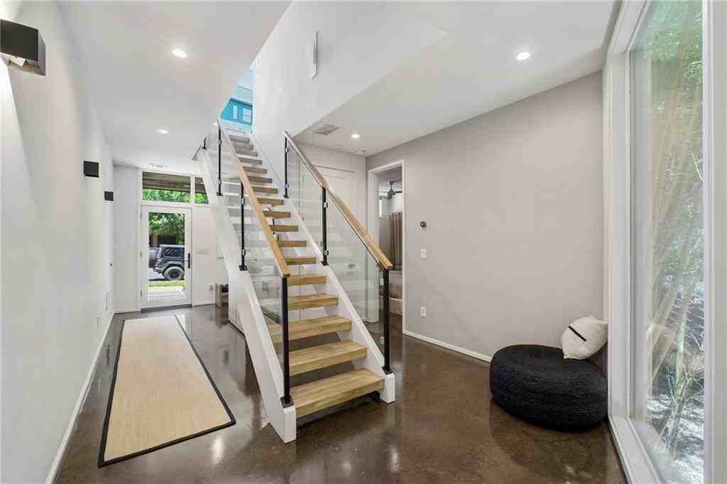 715 Ralph Mcgill Blvd Ne - Photo 4 of 40