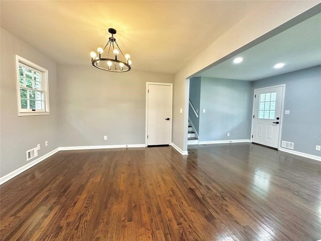 210 Suburban Dr Ne - Photo 3 of 28