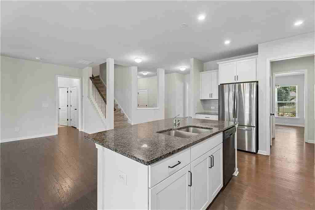 5740 Wheeler Ridge Rd - Photo 7 of 48
