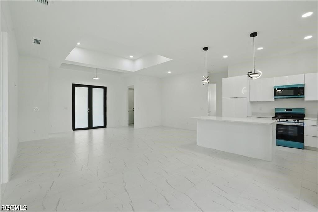 472 Rajah St - Photo 4 of 25