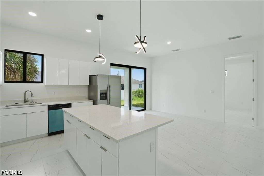 472 Rajah St - Photo 6 of 25