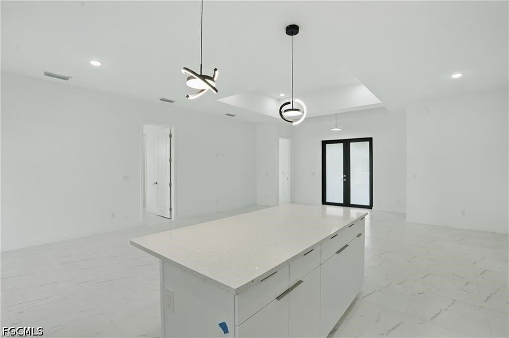 472 Rajah St - Photo 7 of 25