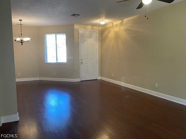 17563 Cherry Ridge Ln - Photo 4 of 19