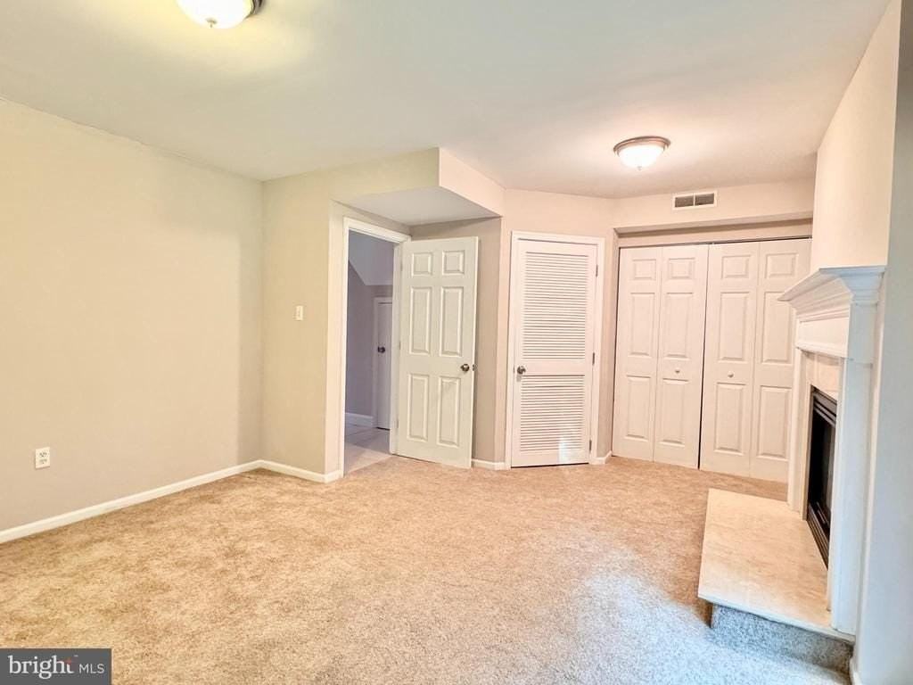 354 N Barrington Ct - Photo 4 of 20