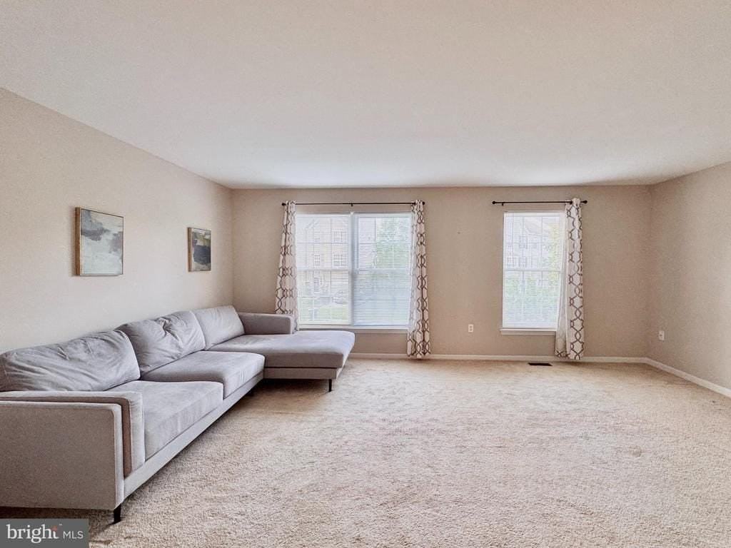 354 N Barrington Ct - Photo 5 of 20