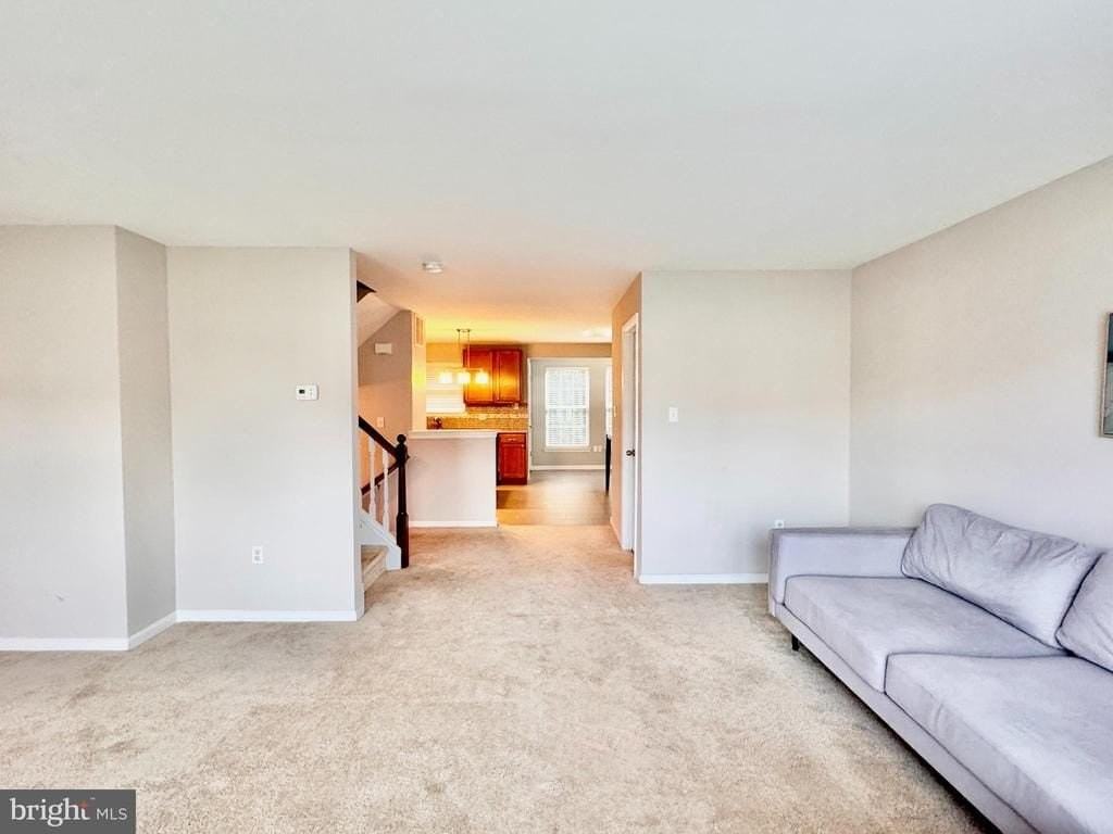 354 N Barrington Ct - Photo 7 of 20