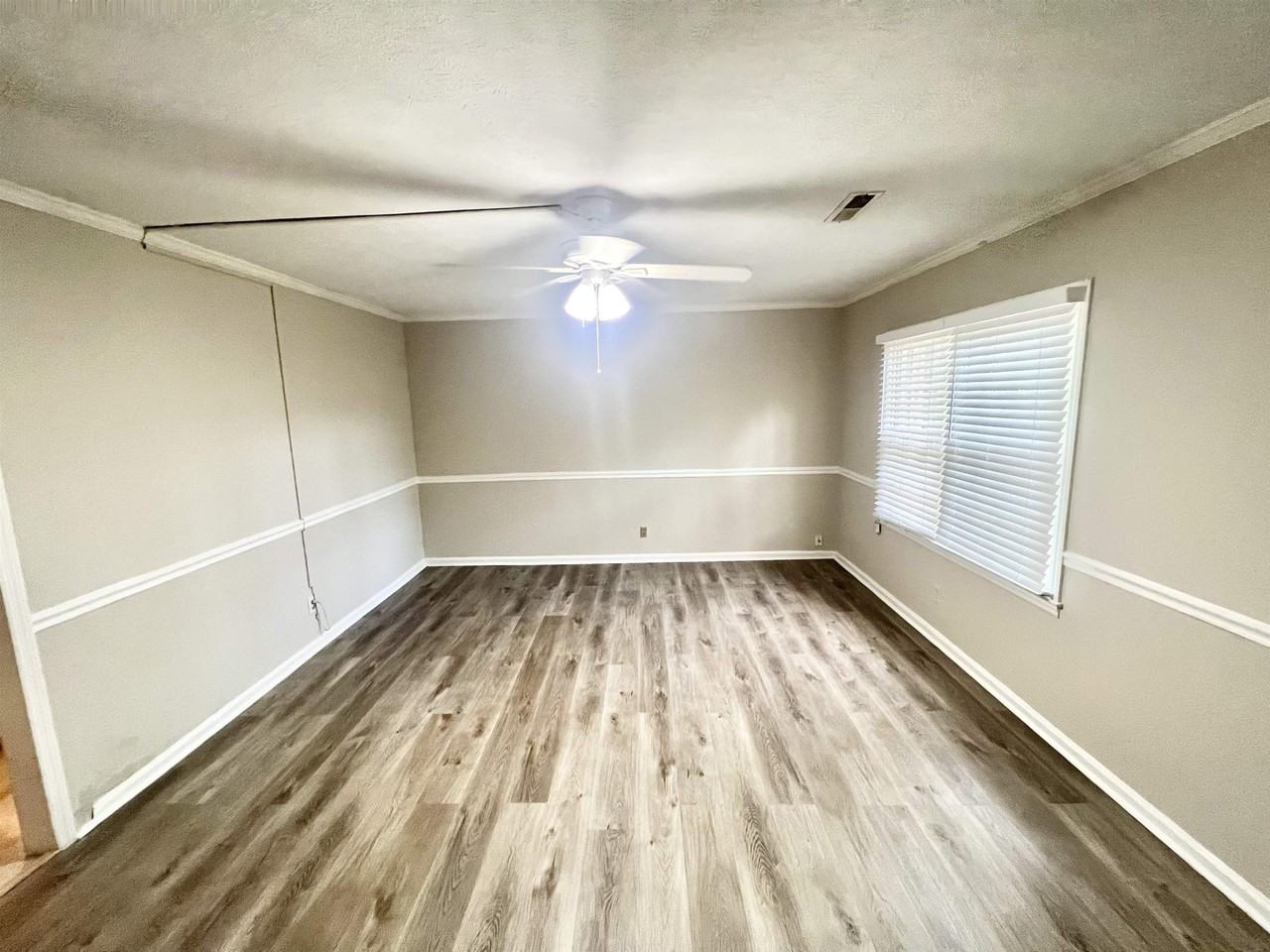300 Springdale Dr - Photo 2 of 9