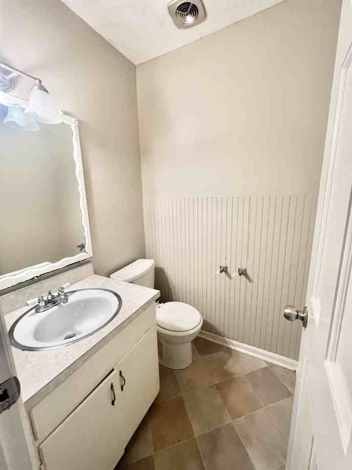 300 Springdale Dr - Photo 3 of 9