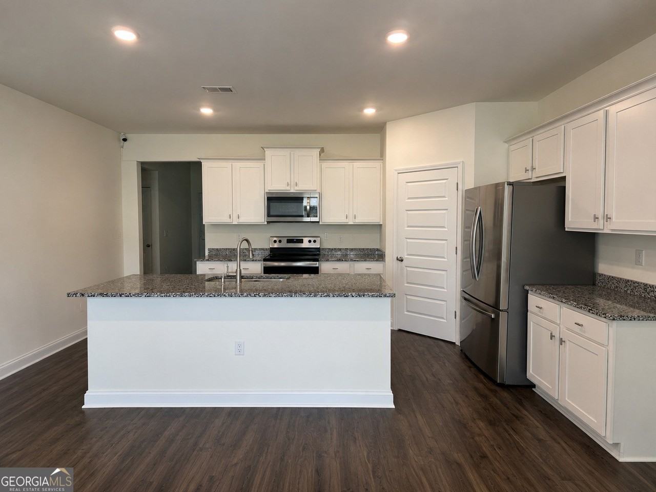 236 Sullivan St - Photo 4 of 15