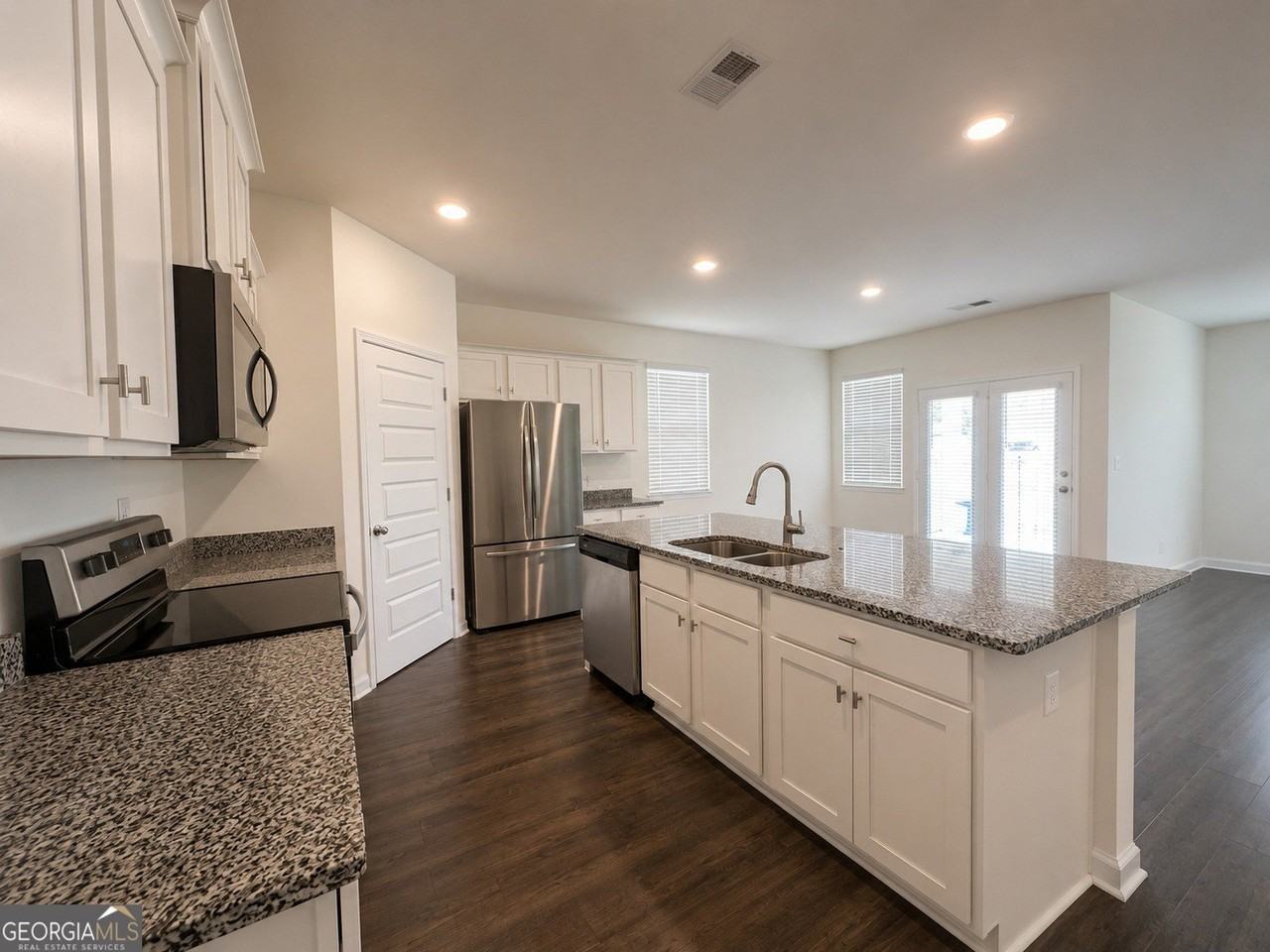 236 Sullivan St - Photo 5 of 15