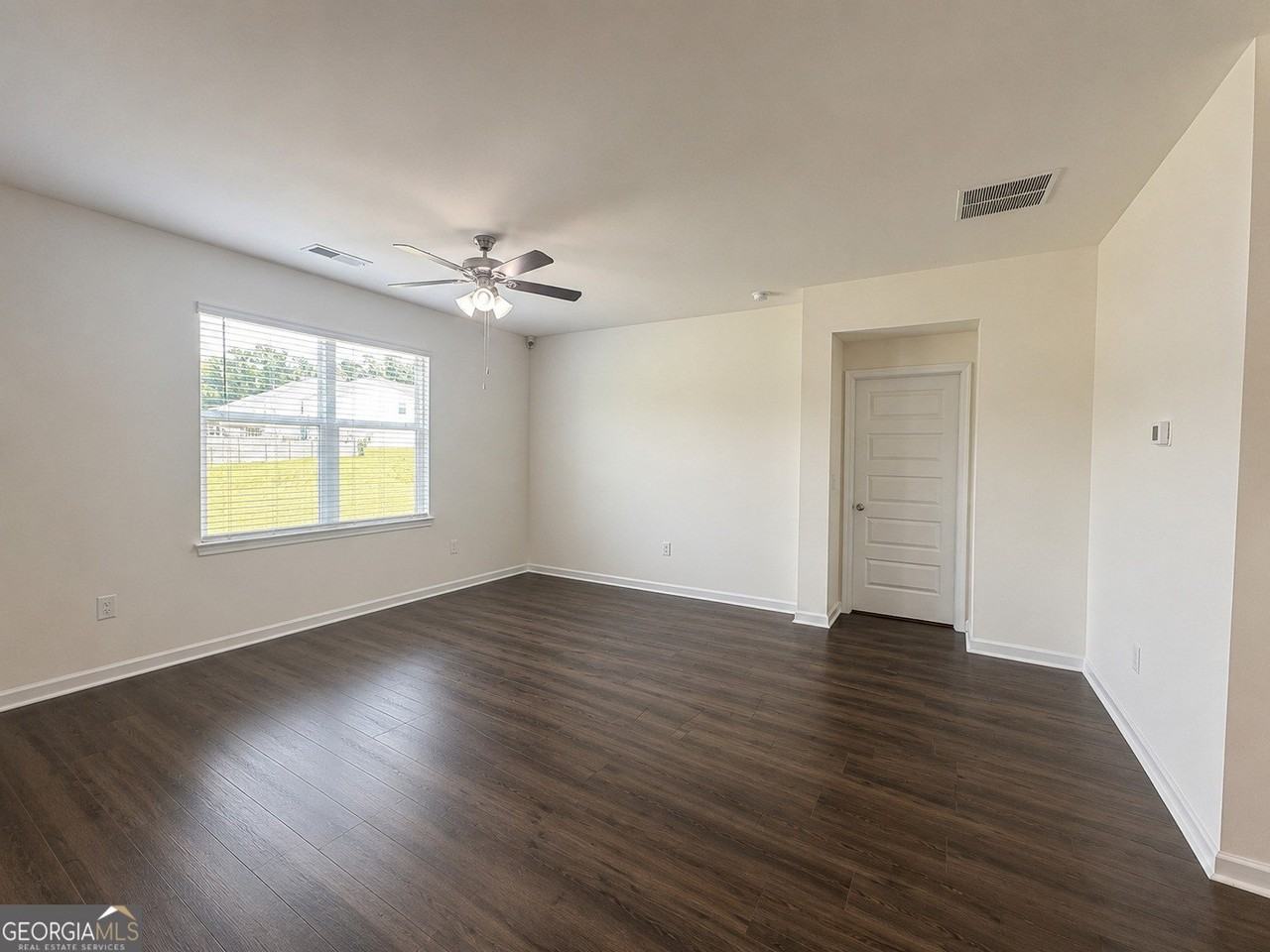 236 Sullivan St - Photo 6 of 15