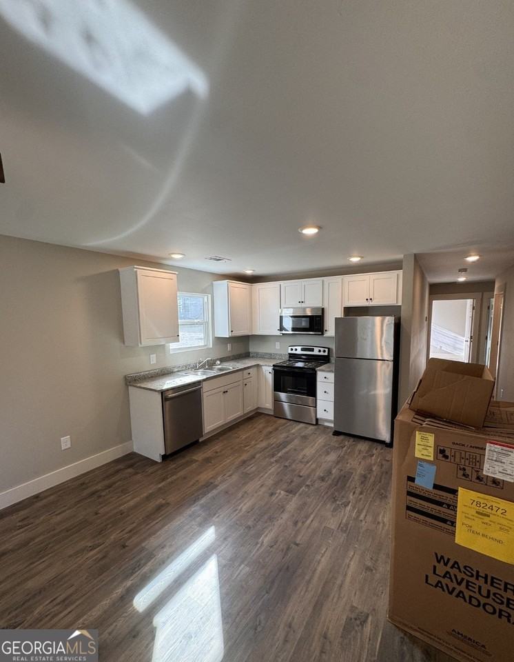 210 Maret St - Photo 2 of 16